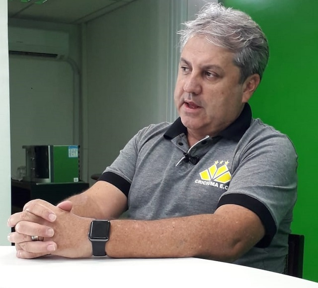 Caiu o técnico da Chape. Kleina comenta