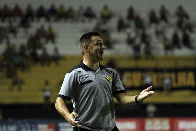 Doriva cai com aproveitamento próximo ao de Mazola