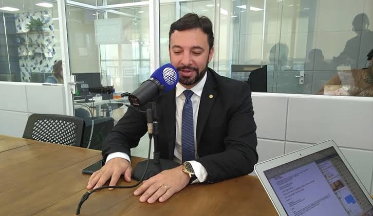 Daniel Freitas bate e forte na Globo