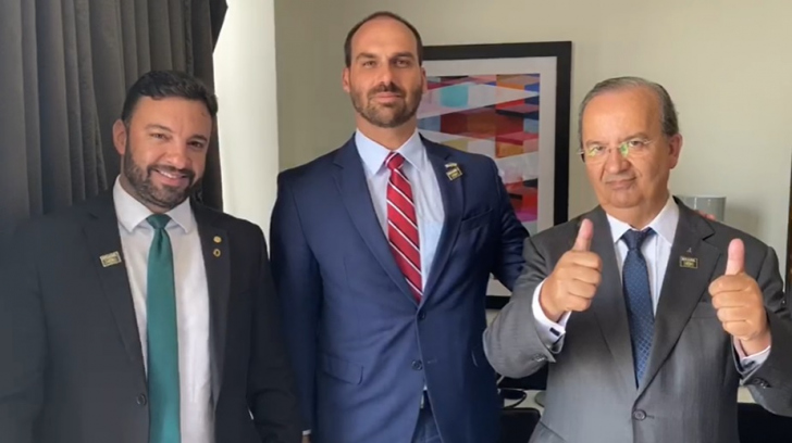 Eduardo, Daniel e Jorginho falam da viagem com Bolsonaro (VÍDEO)