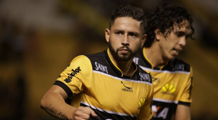 Futebol português está tirando Elvis do Criciúma