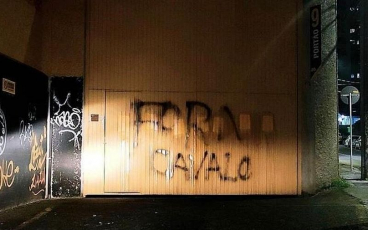 "Fora Cavalo", protesto no Heriberto Hülse