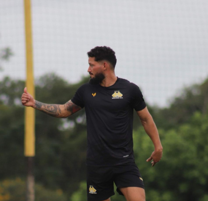 Arthur Caíke deve ser titular contra o Galo