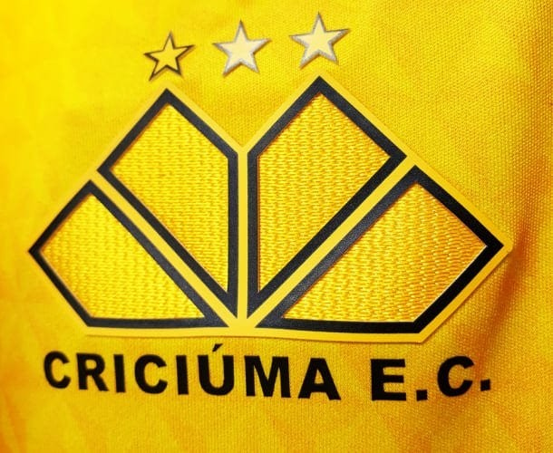 Criciúma e o caso dos salários acima de 100 mil: quando o jogo fora de campo decide o futuro 