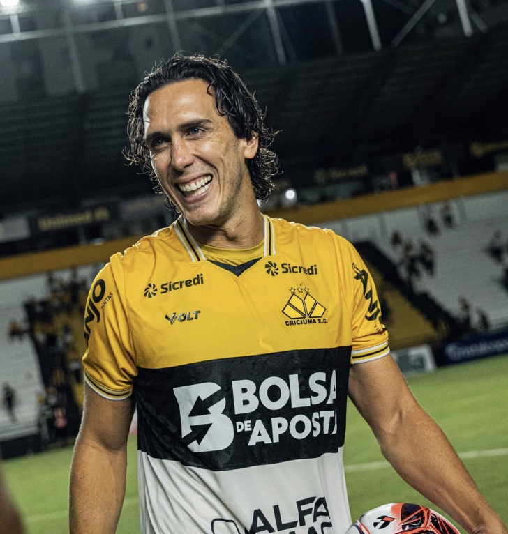 Nicolas o homem-gol decidiu no HH 