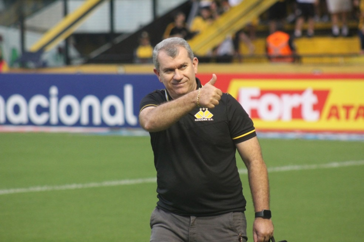Cláudio Tencati completa três anos no comando do Tigre