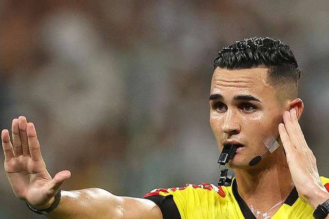 Matheus Delgado Candançan apita Botafogo x Criciúma 
