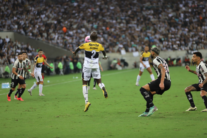 Delegação tricolor chega em Criciúma no fim da tarde deste sábado 