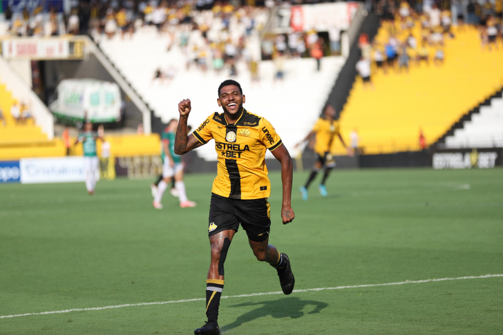 Werik Popó está fora do jogo contra o Figueirense; Neto Pessoa é a novidade na relação