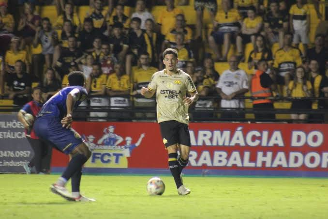 Adriano será emprestado ao Noroeste/SP