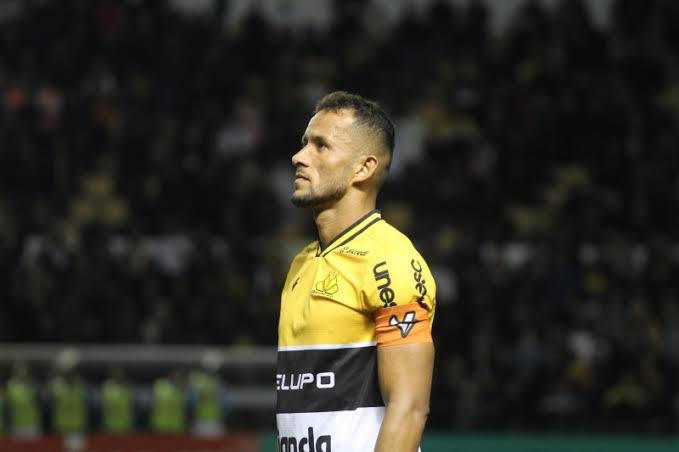 Rodrigo chega a 200 jogos com o Criciúma: “Orgulho”