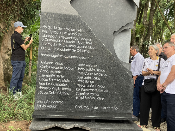 [Vídeo] Memorial aos fundadores do Criciúma EC eternizado na Praça Nereu Ramos