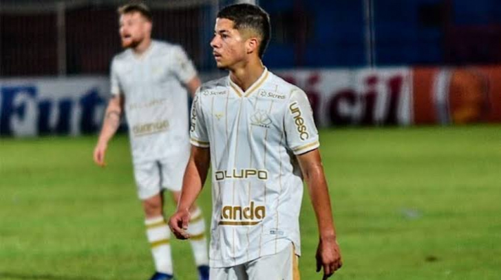 Brusque está de olho no atacante Adriano, do Criciúma 