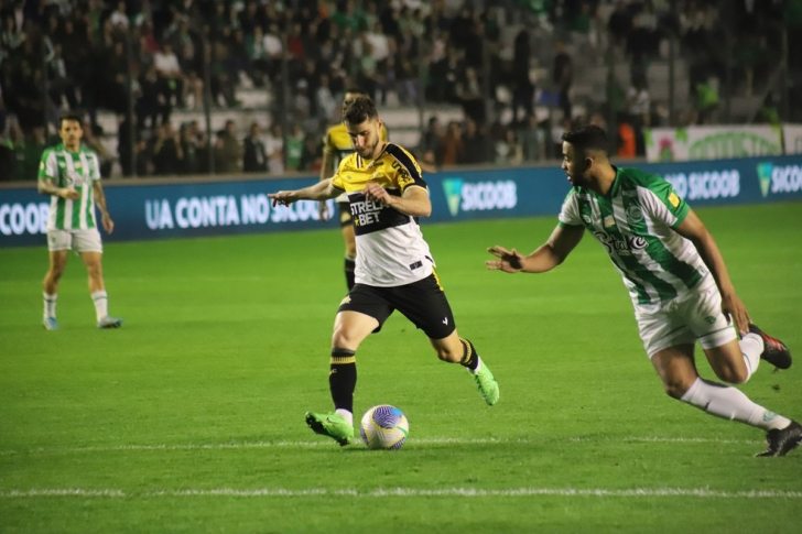 Jogo de seis pontos. Vale a liderança 