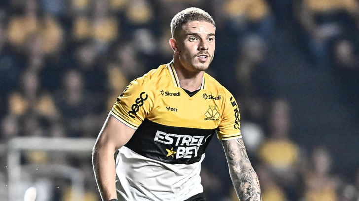 Léo Naldi é punido com dois jogos de suspensão pelo STJD