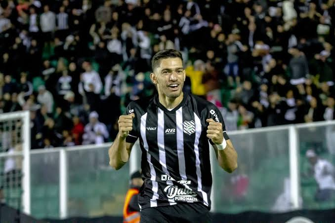 Lucas Dias, do Figueirense, chega por empréstimo 
