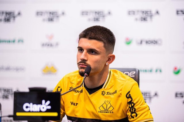 Léo Mana fica no Tigre até a metade do ano