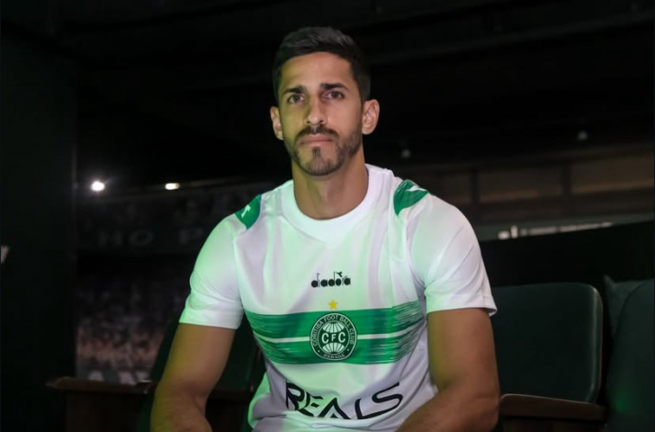 Geovane, do Coritiba, no radar do Criciúma 