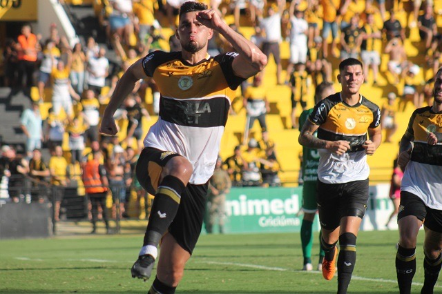 Convocado, Ángel desfalcará o Criciúma em possível semifinal do Catarinense