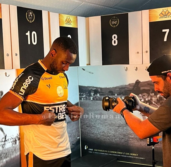 Bolasie veste o manto tricolor 