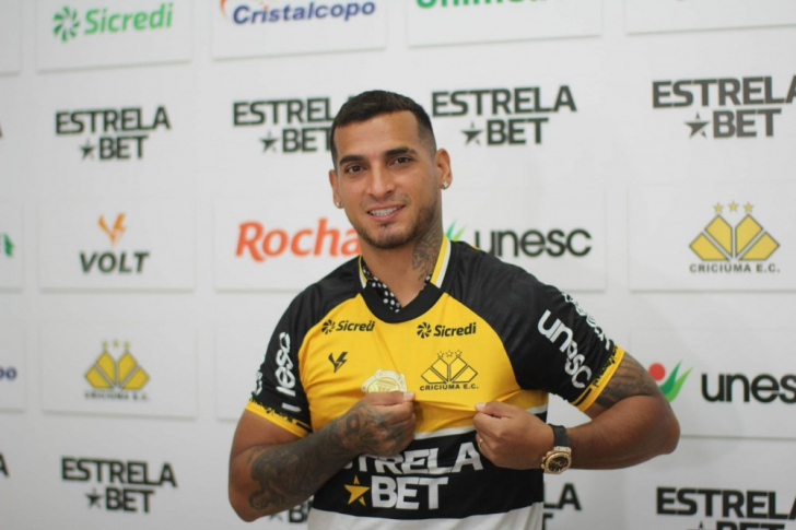 Miguel Trauco é convocado para a seleção peruana