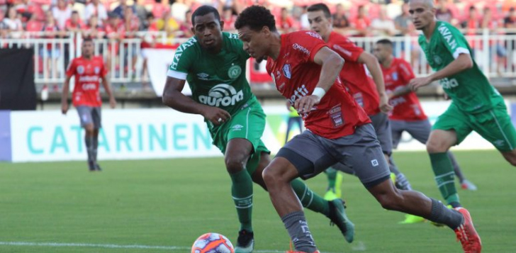 Vitória da Chape abre o fosso do Catarinense (VÍDEO)