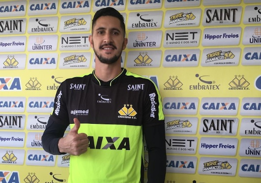 Tigre apresenta goleiro e time é testado com novidades