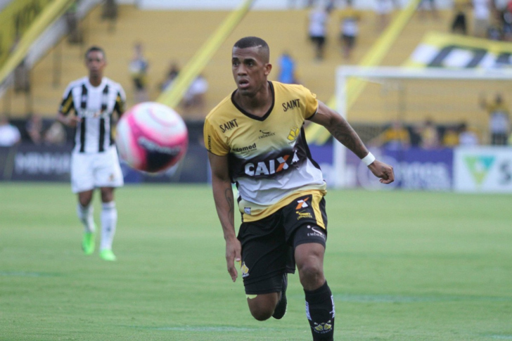 Um a menos: atacante Mailson deixa o Criciúma