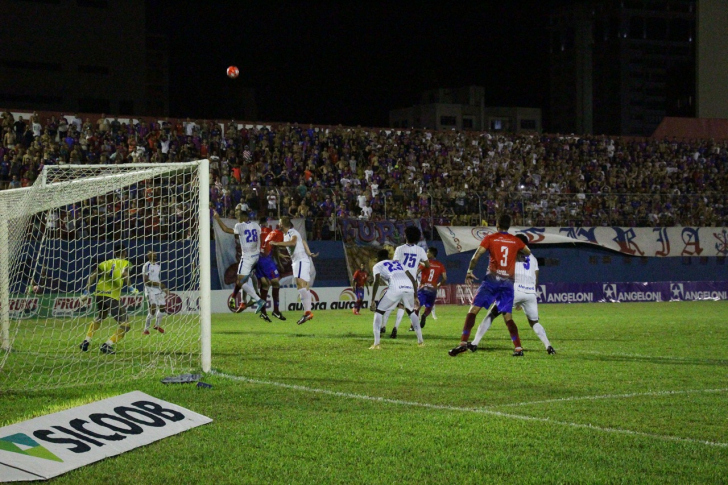 Marcílio vence e tira do Criciúma do G-4