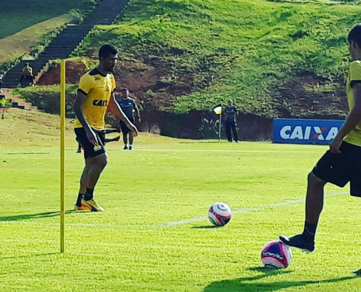 Marlon chegou e treinou. Amanhã tem Fábio Ferreira