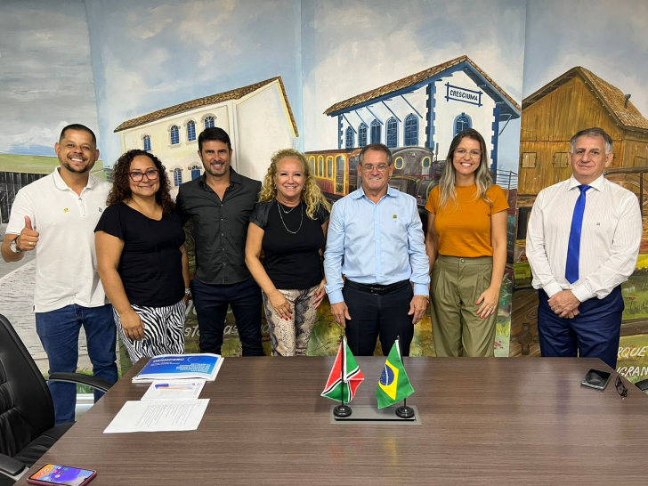 O Fato em Foto: prefeito interino Salésio Lima recebe suplentes do PSD no gabinete 