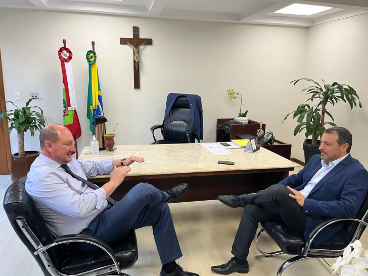 Ex-governador Carlos Moisés visita deputados na Alesc: "recordando velhos tempos"