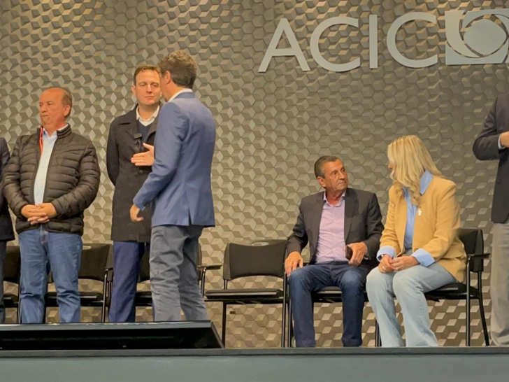 Saldo do evento na Acic: climão, sorrisos e empate técnico 