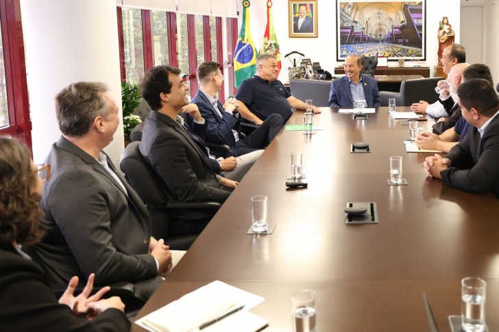 O fato em foto: Jorginho e João Rodrigues se reúnem em Florianópolis