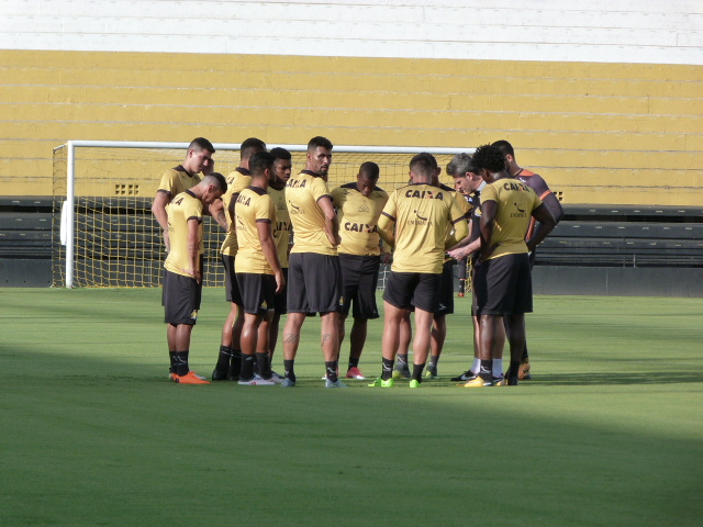 Tigre engatilhado para a estreia