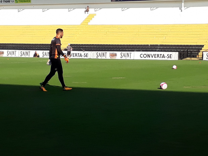 Luiz critica firulas e esquenta o clássico com o Tubarão