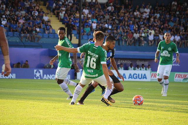 Lanterna Tubarão deixa escapar vitória