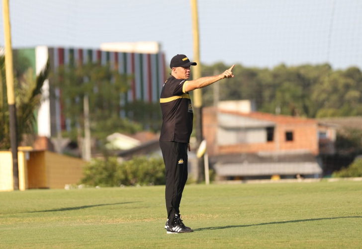 Eduardo Baptista esboça possível time para a estreia na Série B