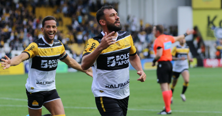 Luciano Castán treina nesta quarta e afasta temor de lesão que poderia tirá-lo da temporada