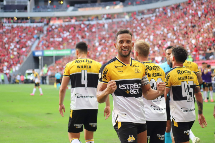 "Me sinto bem e apto a estar no domingo", diz Rodrigo sobre partida contra Athletico-PR