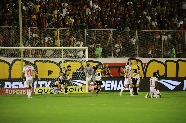 Cláudio Tencati ganha reforços para enfrentar o lanterna da Série A