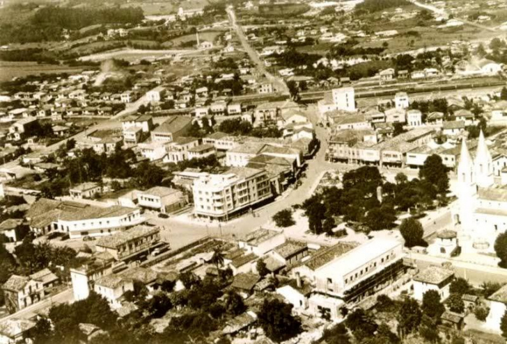 A orgia dos tempos que se vão ainda me assombra e permite comparações da vida vivida