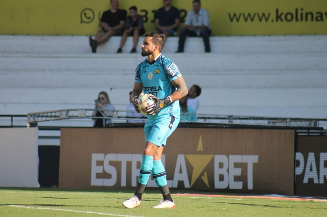 Alisson prega concentração total em todas as partidas