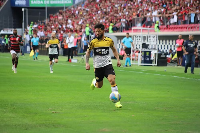 Arthur Caíke tem lesão grau 2 na posterior da coxa