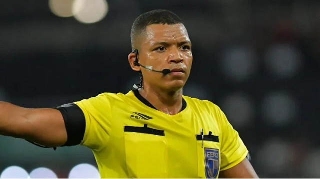 Bruno Mota Correia apita Vitória x Criciúma