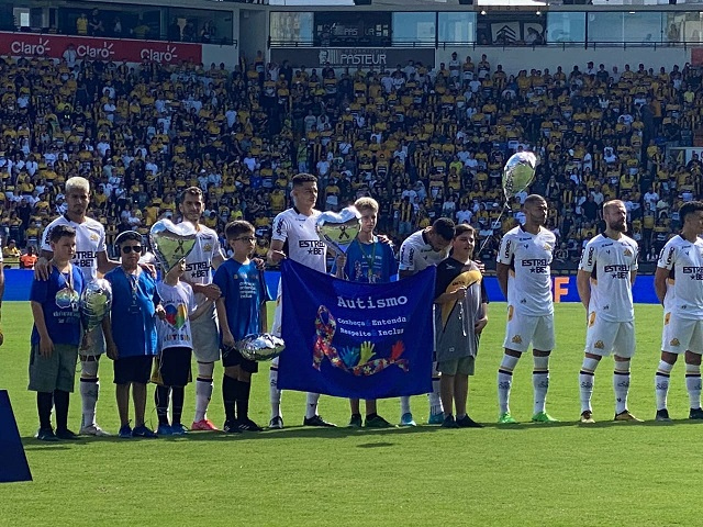 Ao lado dos jogadores do Criciúma, crianças autistas entrarão em campo no jogo contra o Cuiabá