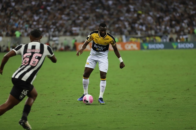 Bolasie, Allano e Felipe Vizeu: qual será a dupla de ataque contra o Inter?