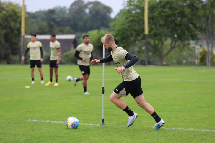 Treino físico e técnico pelo segundo dia seguido no Criciúma 