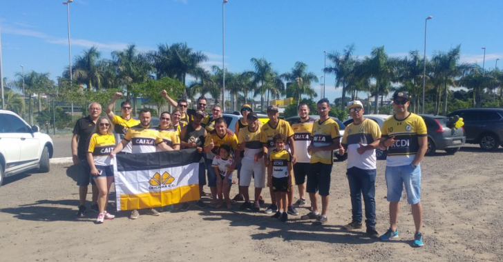 Torcida carvoeira balançooooou