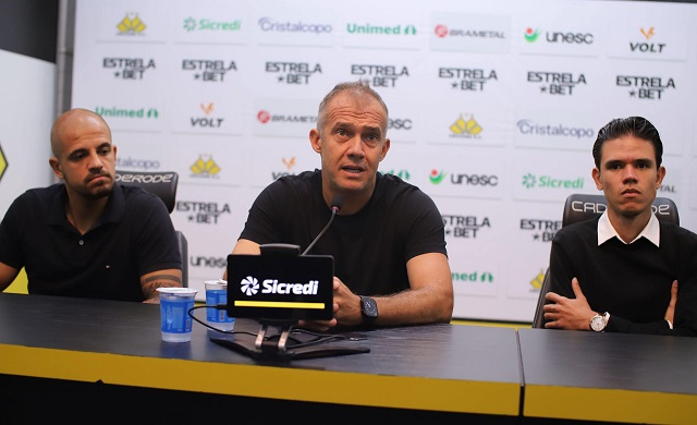 "Na Série B, primeiro você ganha duelo", afirma Eduardo Baptista 